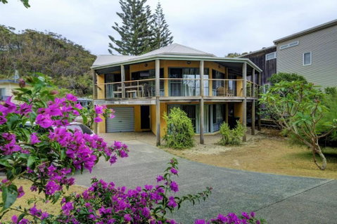 Far Shore - Sunshine Coast Tourism 0