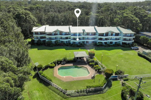 Fathoms 8 - Holiday Sunshine Coast 0