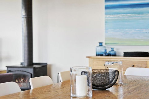 Fern Ocean Views Middle Of Town WiFi And Pet Friendly - Holiday Sunshine Coast 4