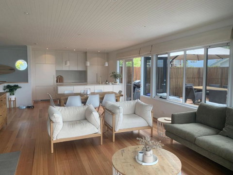 Fern Ocean Views Middle Of Town WiFi And Pet Friendly - Holiday Sunshine Coast 3