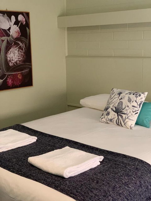 Finley Country Club Hotel Motel - Sunshine Coast Tourism 3