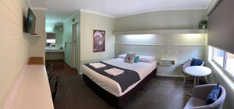 Finley Country Club Hotel Motel - Sunshine Coast Tourism 4
