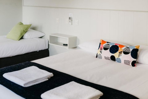 Finley Country Club Hotel Motel - Sunshine Coast Tourism 0