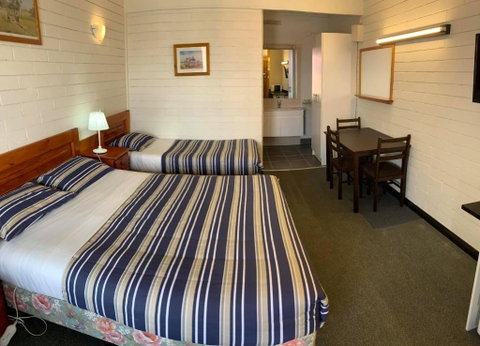 Finley Motel - Sunshine Coast Tourism 4