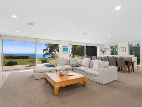 Fishermans Beach Cliff Top - Holiday Sunshine Coast 4