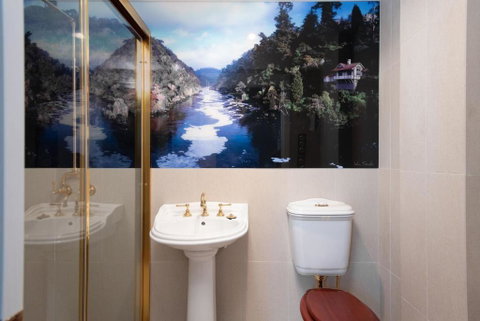 Fitzpatricks Inn - Sunshine Coast Tourism 2