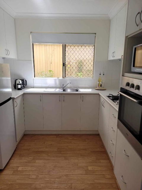 G&R Beach Cottage - Holiday Sunshine Coast 4