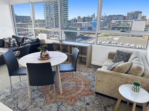 G901S - Bright Zetland Escape With City Views - Holiday Sunshine Coast 0