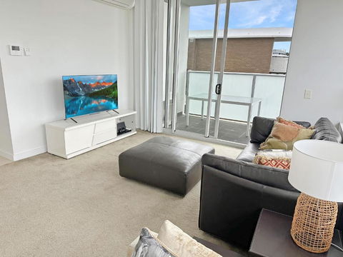 G901S - Bright Zetland Escape With City Views - Holiday Sunshine Coast 1