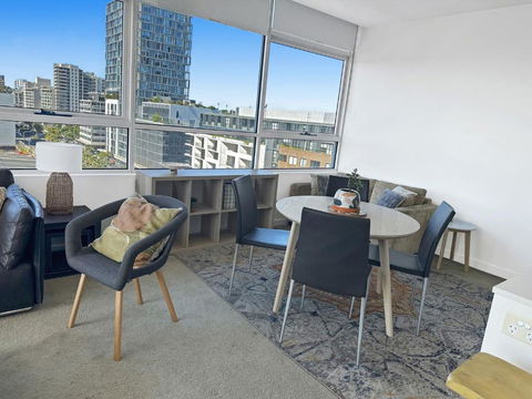 G901S - Bright Zetland Escape With City Views - Holiday Sunshine Coast 2
