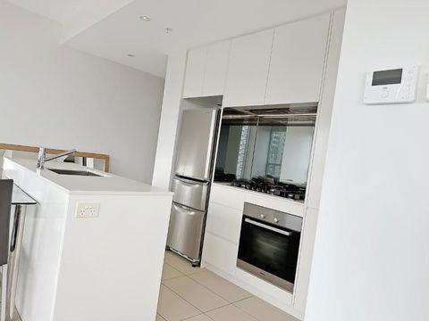 G901S - Bright Zetland Escape With City Views - Holiday Sunshine Coast 3