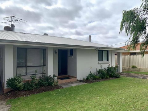 Gale Street Retreat Busselton - Holiday Sunshine Coast 1