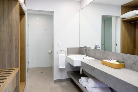 Gateway Motel - Sunshine Coast Tourism 1