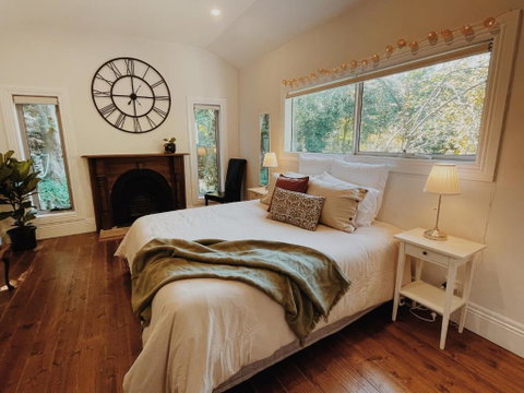 Getaway For 7 With King Bed And Open Fireplace - Sunshine Coast Tourism 0