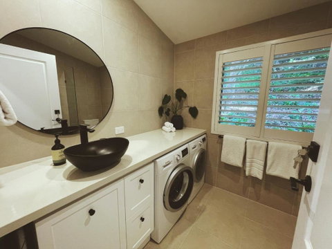 Getaway For 7 With King Bed And Open Fireplace - Sunshine Coast Tourism 4