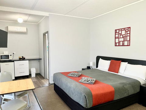 Gilgandra Motel - Sunshine Coast Tourism 3
