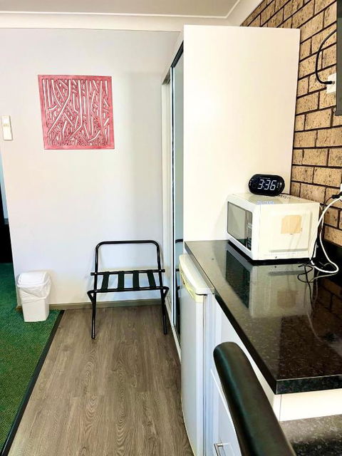 Gilgandra Motel - Sunshine Coast Tourism 1