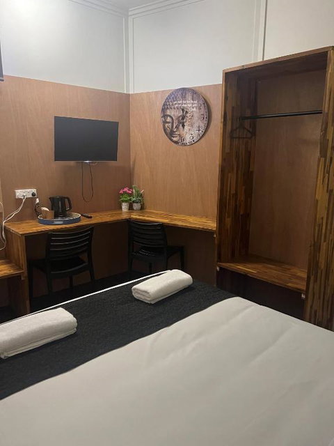 Gin Gin Budget Accommodation - Sunshine Coast Tourism 0