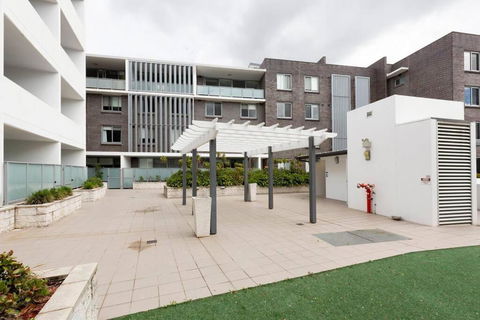 GLAD1 - Monash Rd - Gladesville - Holiday Sunshine Coast 1