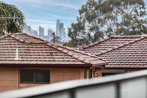 GLAD3 Gladesville Getaway Bright & Contemporary - Holiday Sunshine Coast 1