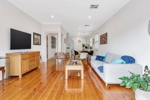 Gladstone Gardens - Family Comfort In North Brighton - Holiday Sunshine Coast 4