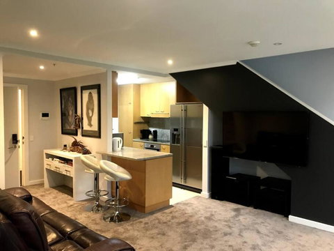 Glenelg BEACH & Park Views -wifi Parking - Holiday Sunshine Coast 3