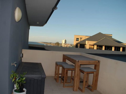 Glenelg BEACH & Park Views -wifi Parking - Holiday Sunshine Coast 2