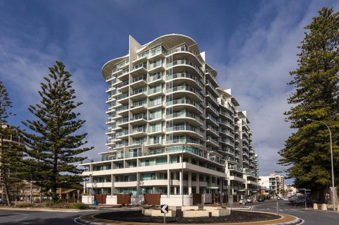 GlenelgApt - Holiday Sunshine Coast 0