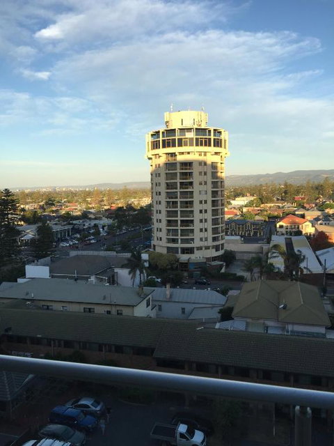 GlenelgApt - Holiday Sunshine Coast 4