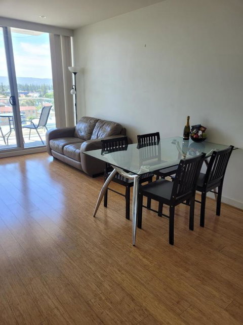 GlenelgApt - Holiday Sunshine Coast 3