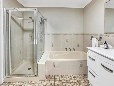 Glenmore Lodge - CBD Location, Hidden Gem - Holiday Sunshine Coast 3