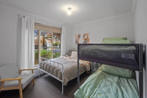 Gloria Of Healesville - Holiday Sunshine Coast 4