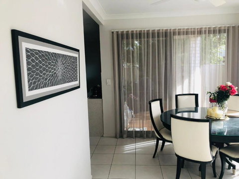 Glorious Stays By Moh - Holiday Sunshine Coast 1