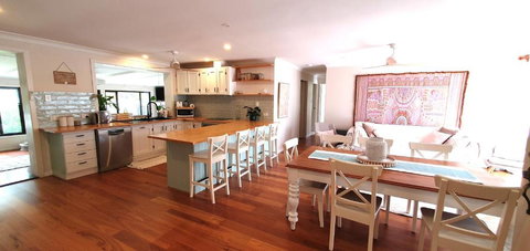 Gold Coast Family Retreat, Beach 1 And Half Kms, Shops, Full Home - Holiday Sunshine Coast 0