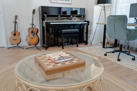 Gold Coast Luxury 4-BR Retreat - Holiday Sunshine Coast 3