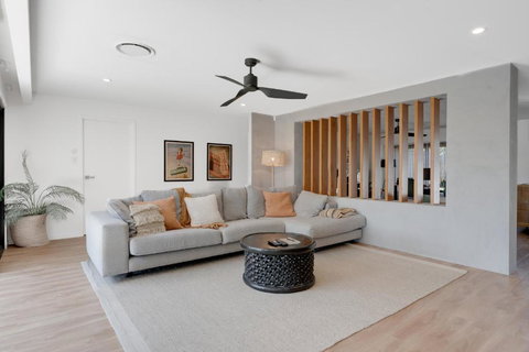 Gold Coast Luxury 4-BR Retreat - Holiday Sunshine Coast 4