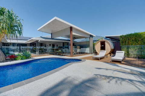 Gold Coast Luxury 4-BR Retreat - Holiday Sunshine Coast 0