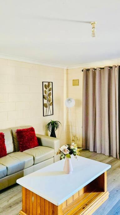 Golden Patch Retreat, Kalgoorlie - Sunshine Coast Tourism 0