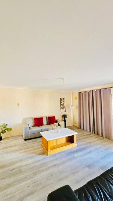 Golden Patch Retreat, Kalgoorlie - Sunshine Coast Tourism 2