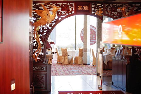 Golden Pebble Hotel - Sunshine Coast Tourism 2
