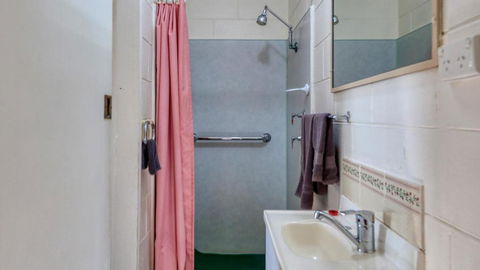Golden Peak Motel PeakHill - Holiday Sunshine Coast 3