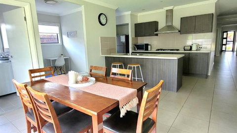 Gledswood Hills, The Cloverhill Charm - Holiday Sunshine Coast 4