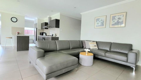 Gledswood Hills, The Cloverhill Charm - Holiday Sunshine Coast 1