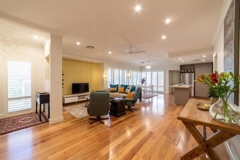 Greenmount Getaway - Sunshine Coast Tourism 0