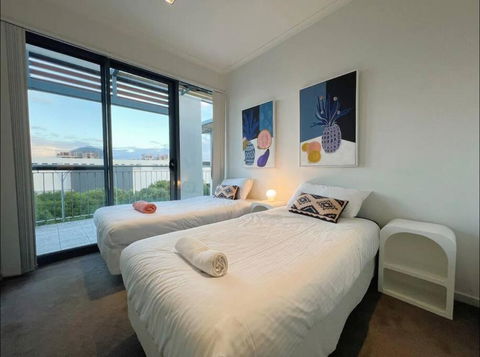 GW24-1 BATH 2 BR At The Glen With FREE Parking And Balcony - Holiday Sunshine Coast 1