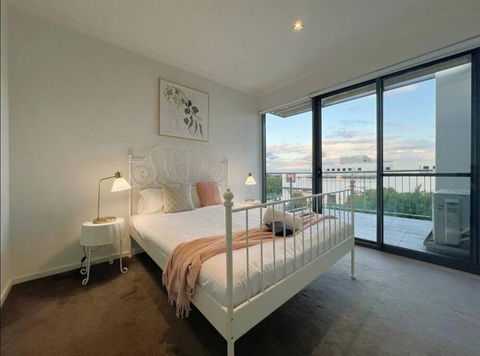 GW24-1 BATH 2 BR At The Glen With FREE Parking And Balcony - Holiday Sunshine Coast 0