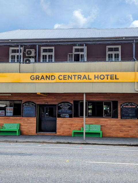 GRAND CENTRAL HOTEL PROSERPINE - Holiday Sunshine Coast 2