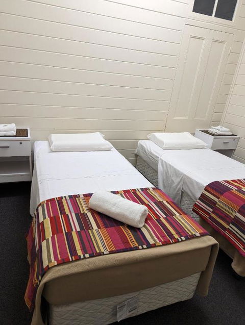 GRAND CENTRAL HOTEL PROSERPINE - Holiday Sunshine Coast 4
