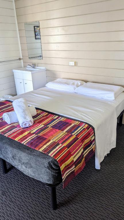 GRAND CENTRAL HOTEL PROSERPINE - Holiday Sunshine Coast 0