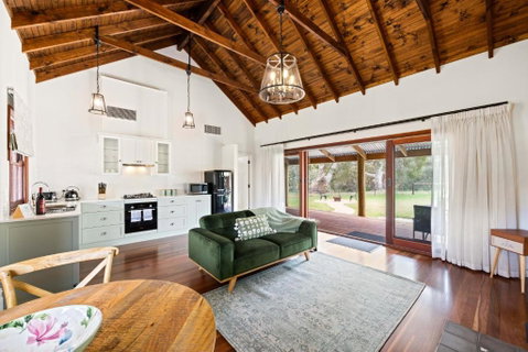 Grandview Accommodation - Hideaway Huts - Sunshine Coast Tourism 2
